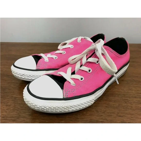 converse with big tongue